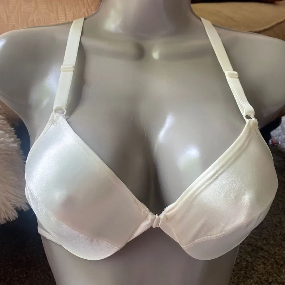 Vintage Victoria’s Secret Second Skin Satin Racerback from close Bra 34A Ivory